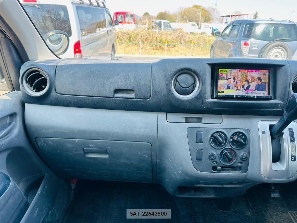 Nissan NV350 Caravan 2020 4653057-18