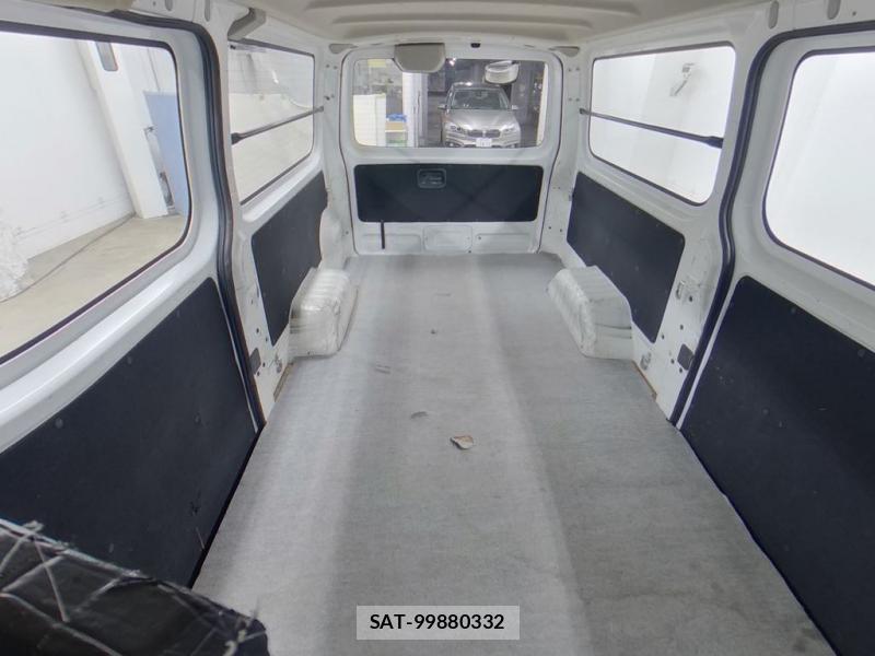 Nissan NV350 Caravan 2020 6787093-4