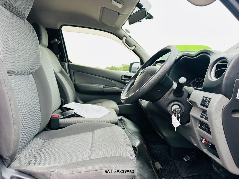 Nissan NV350 Caravan 2020 6787089-11