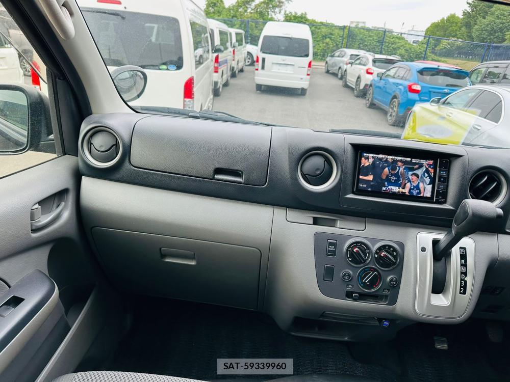 Nissan NV350 Caravan 2020 6787089-17