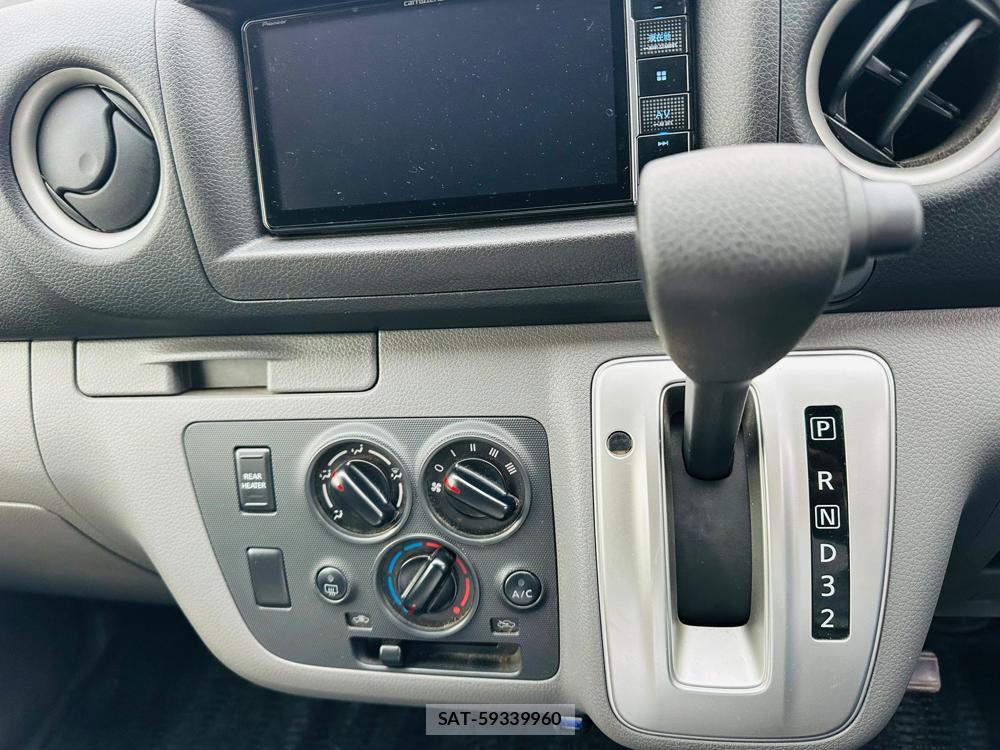 Nissan NV350 Caravan 2020 6787089-19