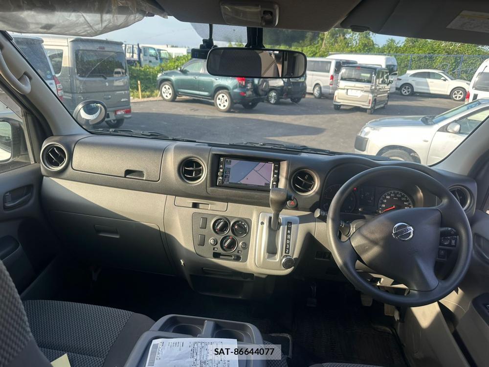 Nissan NV350 Caravan 2019 6958496-12