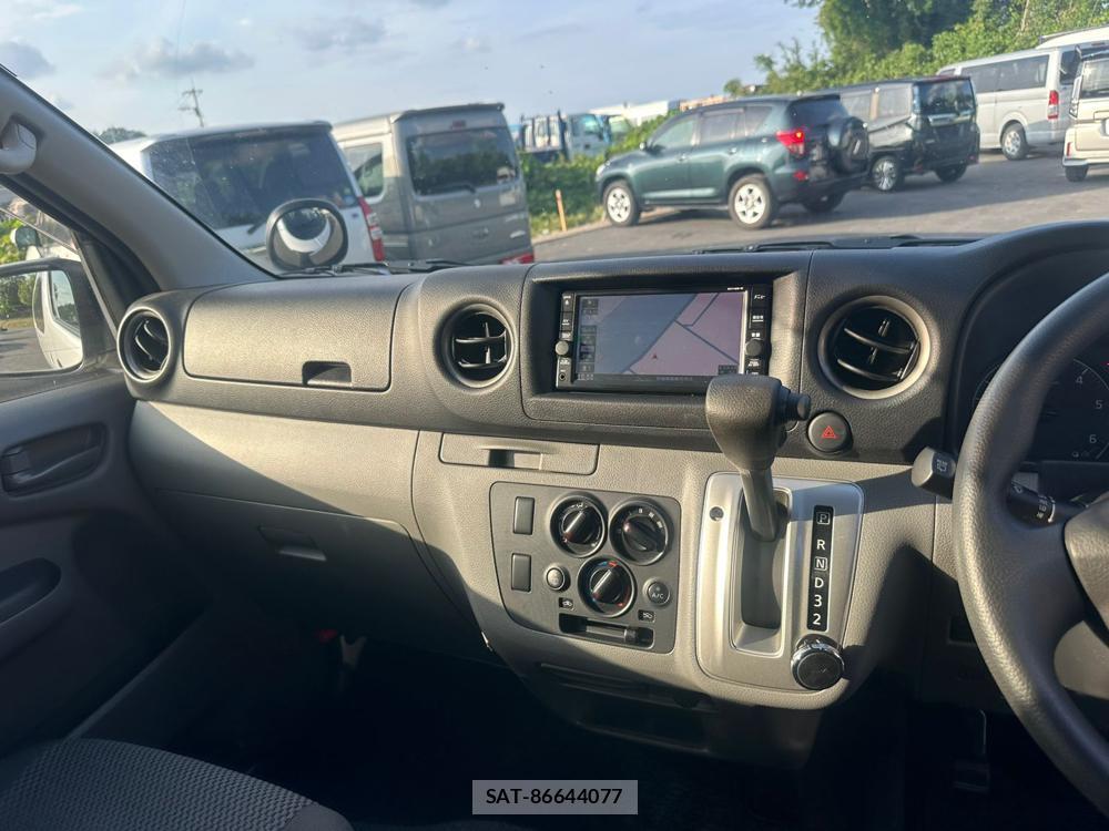 Nissan NV350 Caravan 2019 6958496-16