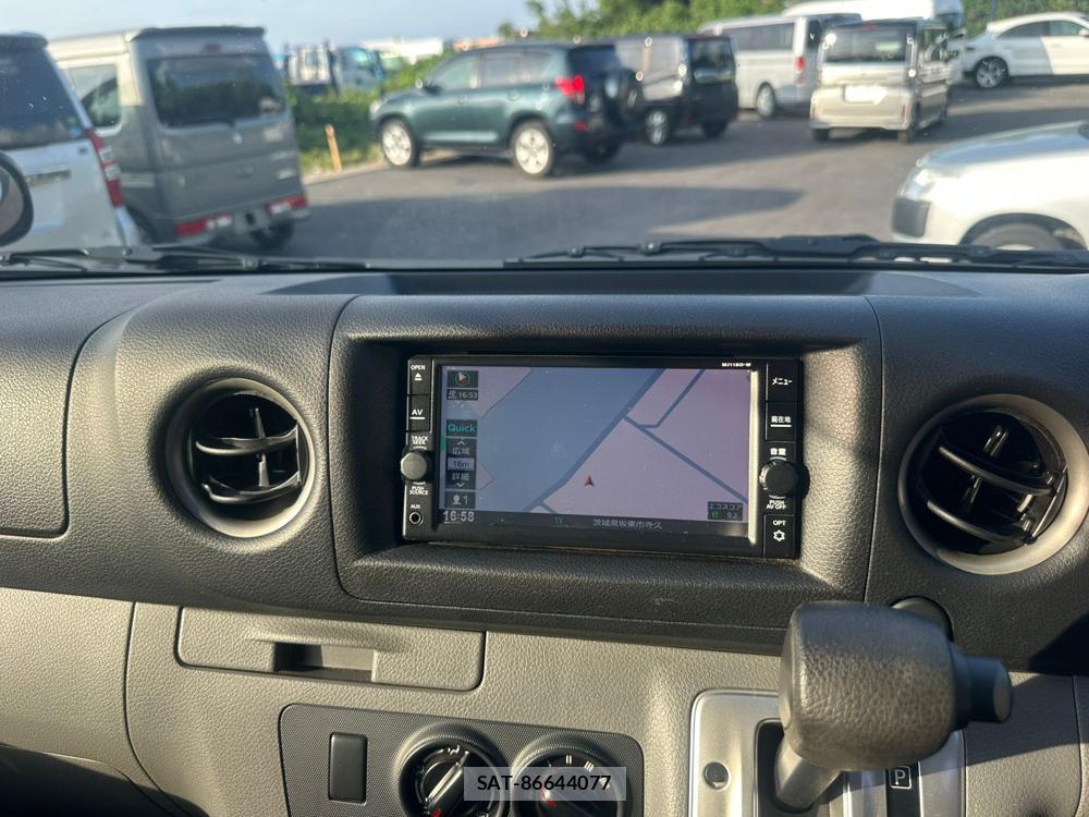 Nissan NV350 Caravan 2019 6958496-17