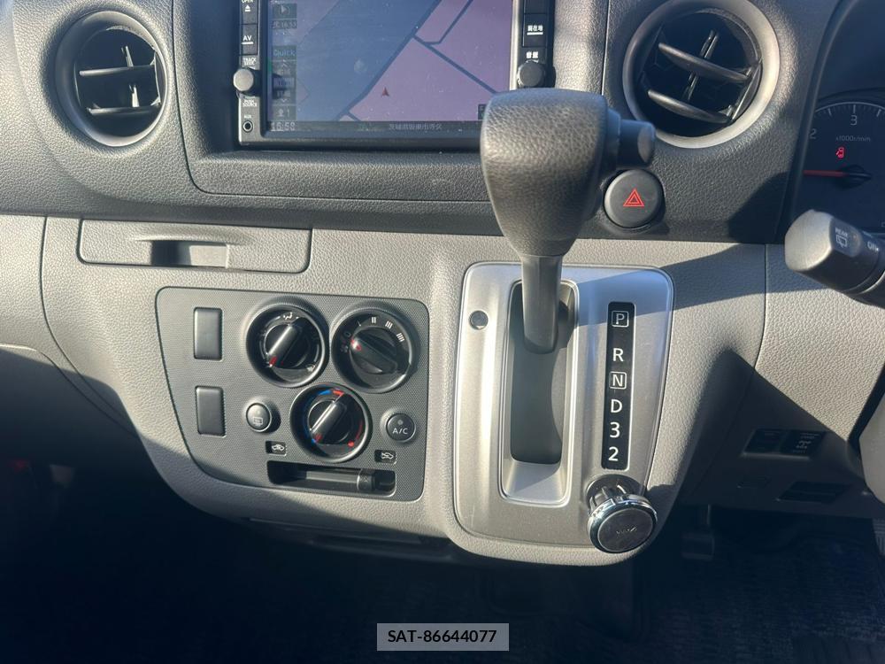 Nissan NV350 Caravan 2019 6958496-18