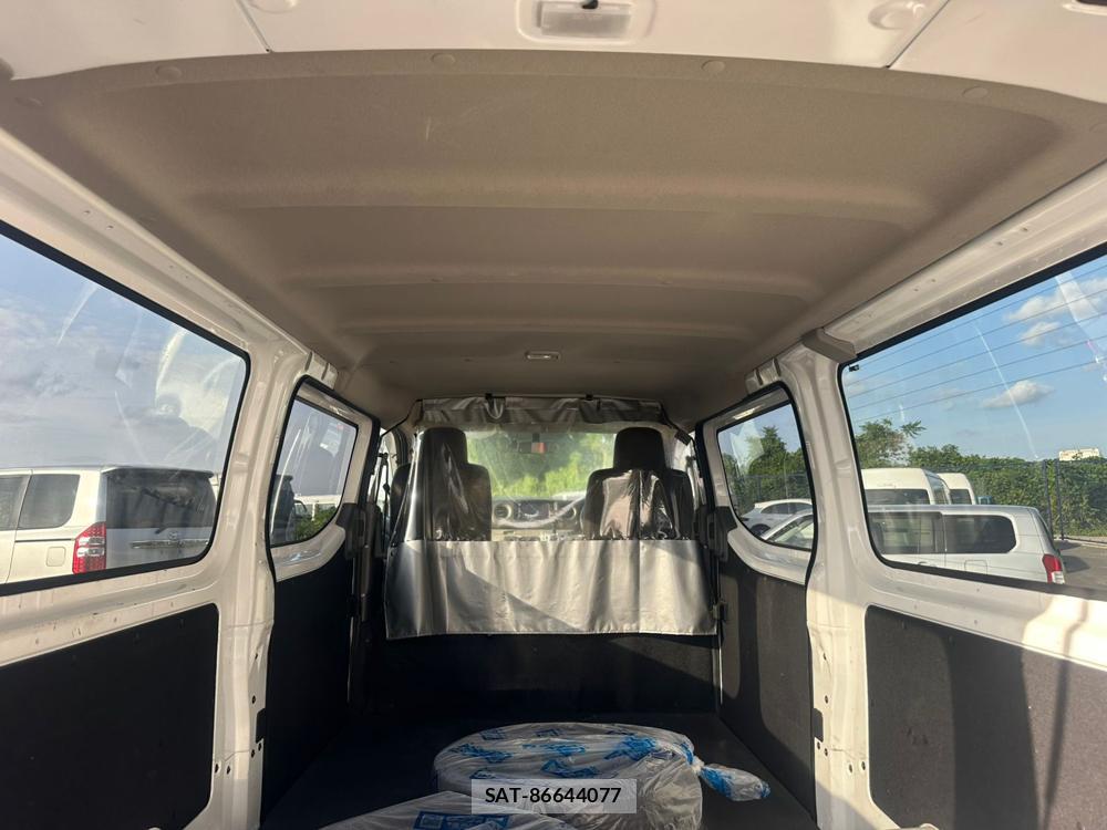 Nissan NV350 Caravan 2019 6958496-21
