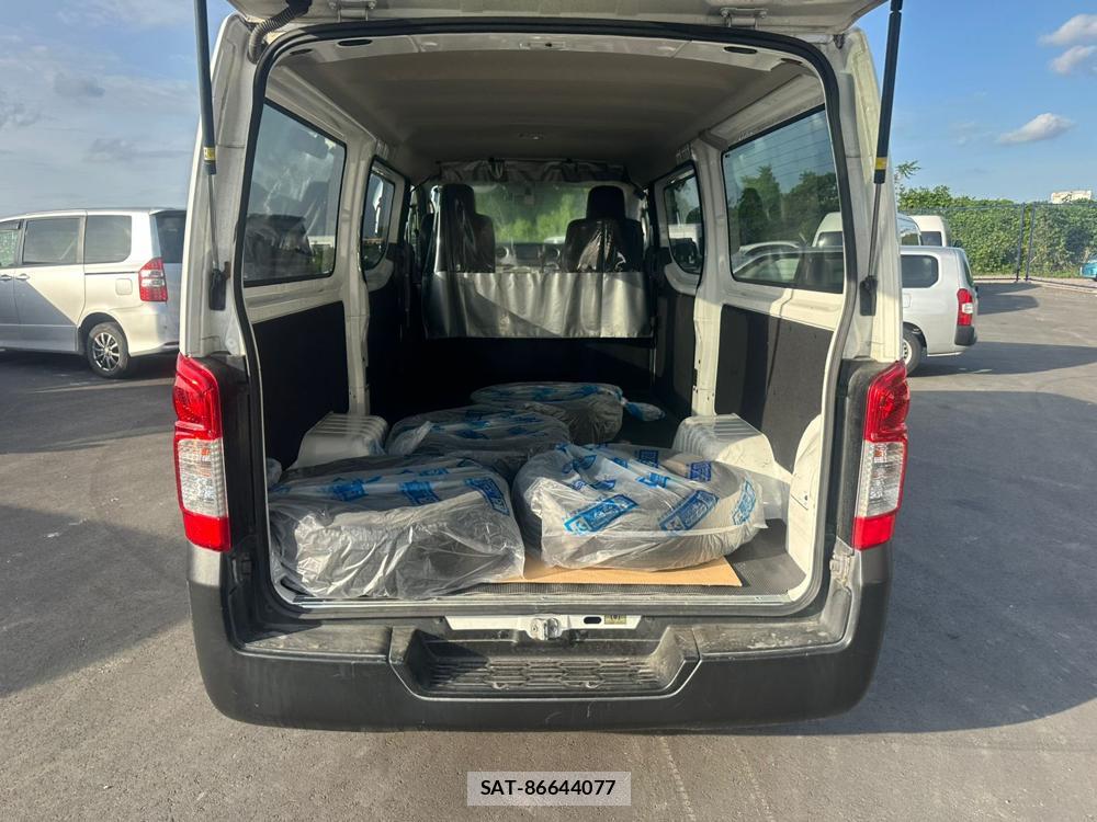 Nissan NV350 Caravan 2019 6958496-23