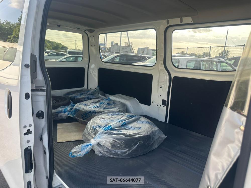 Nissan NV350 Caravan 2019 6958496-8