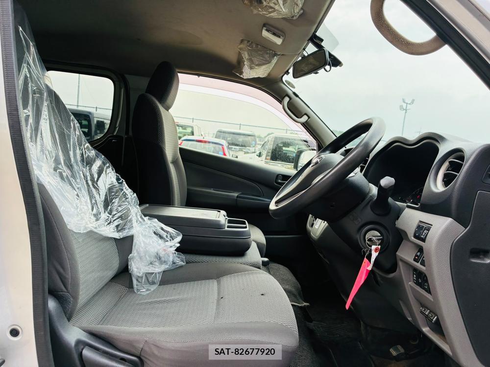 Nissan NV350 Caravan 2020-01 8044006-11