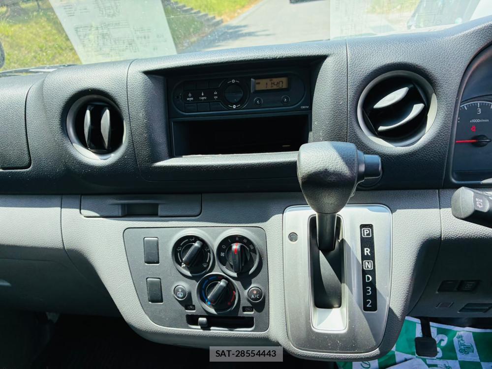 Nissan NV350 Caravan 2019-05 8252484-19