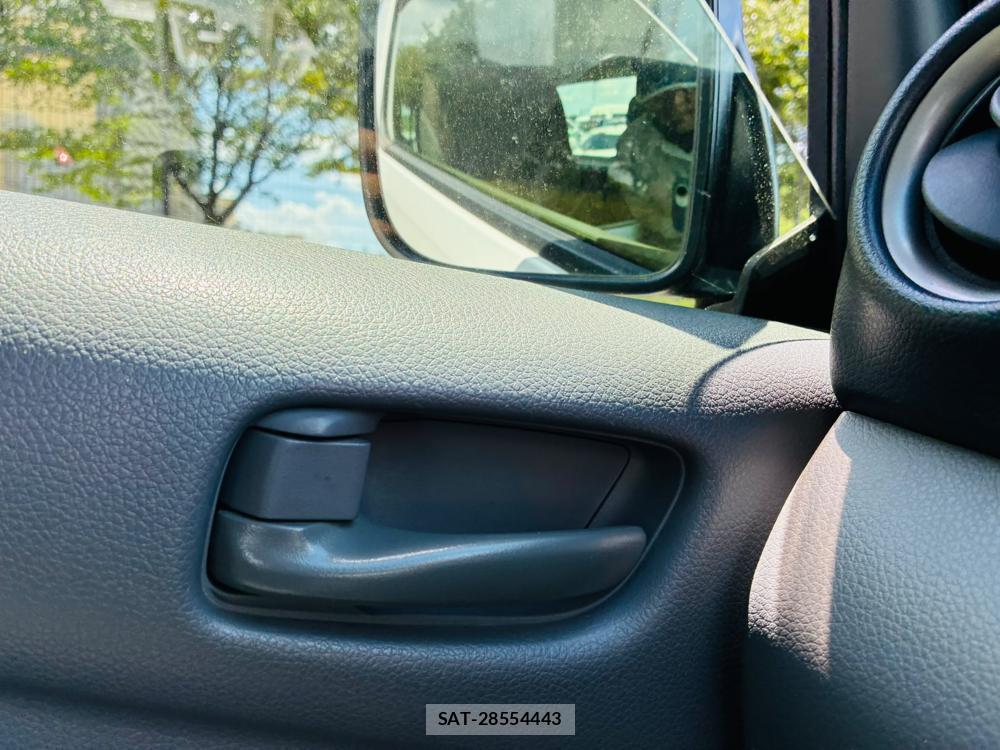 Nissan NV350 Caravan 2019-05 8252484-22