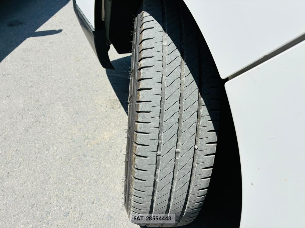 Nissan NV350 Caravan 2019-05 8252484-30