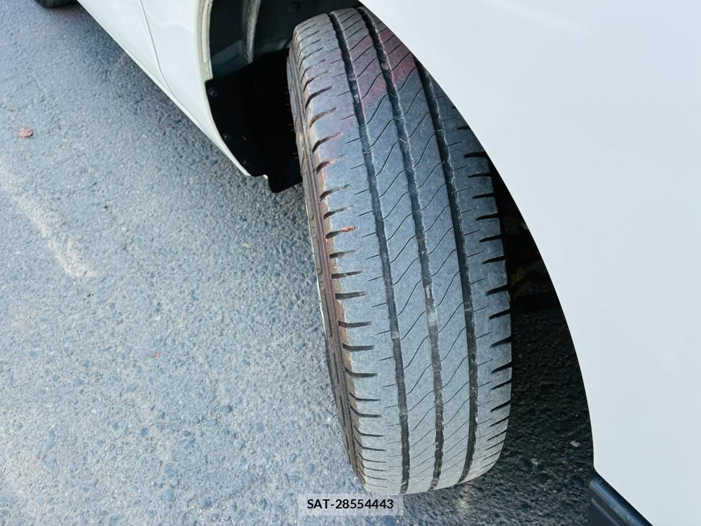 Nissan NV350 Caravan 2019-05 8252484-31