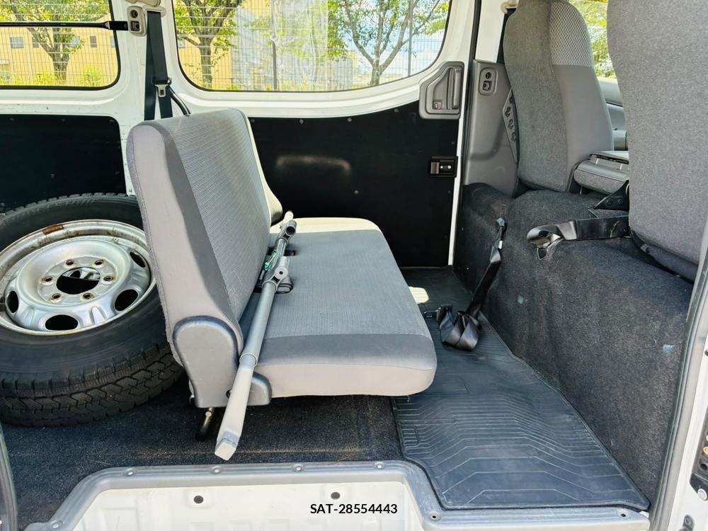 Nissan NV350 Caravan 2019-05 8252484-8