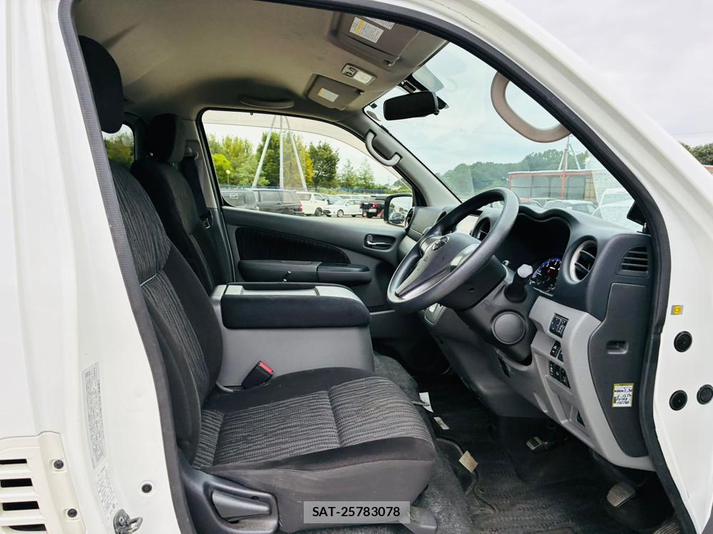 Nissan NV350 Caravan 2020 8603372-11