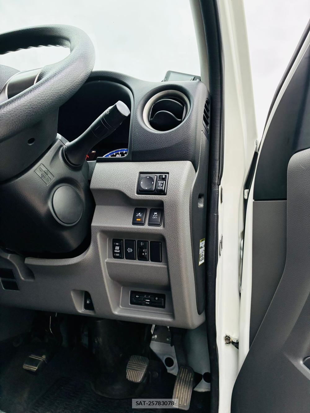 Nissan NV350 Caravan 2020 8603372-16