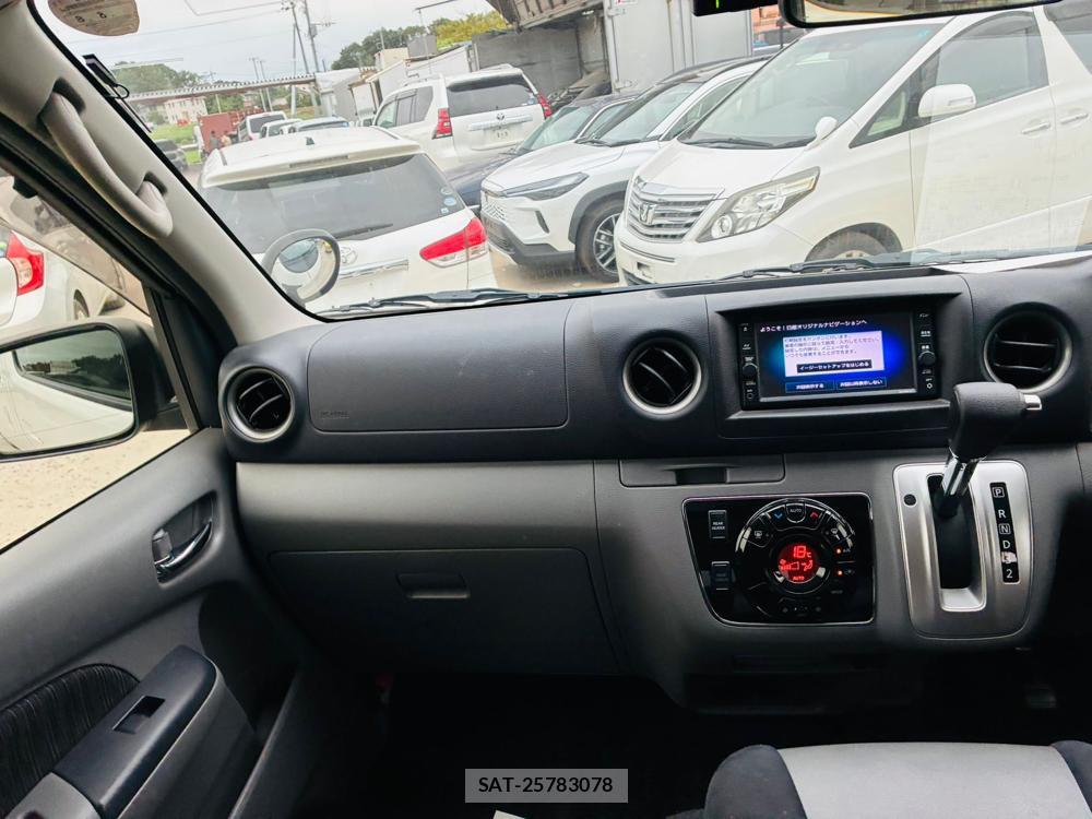 Nissan NV350 Caravan 2020 8603372-17