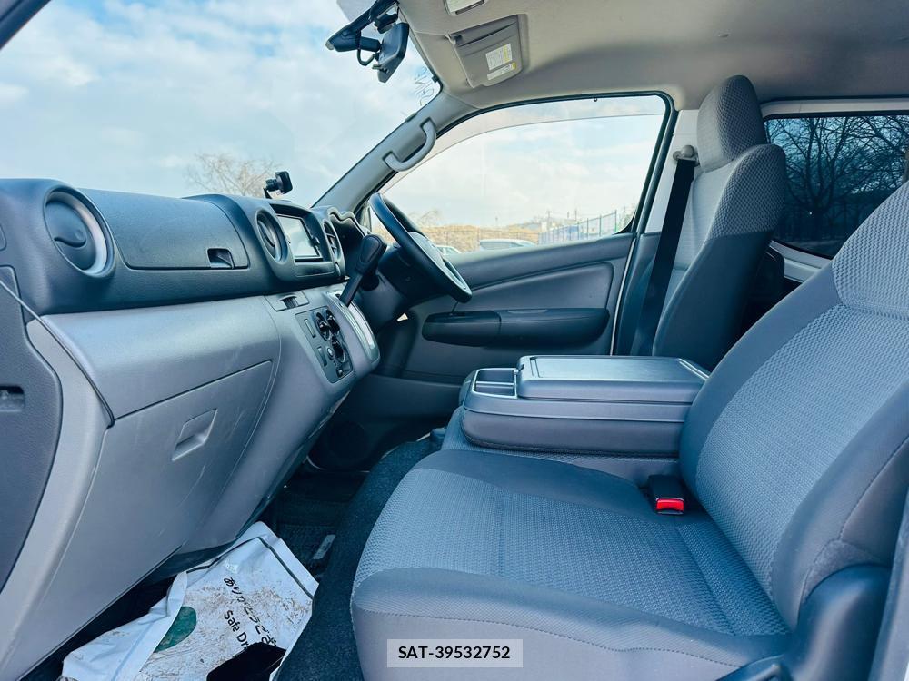 Nissan NV350 Caravan 2019 3403664-10
