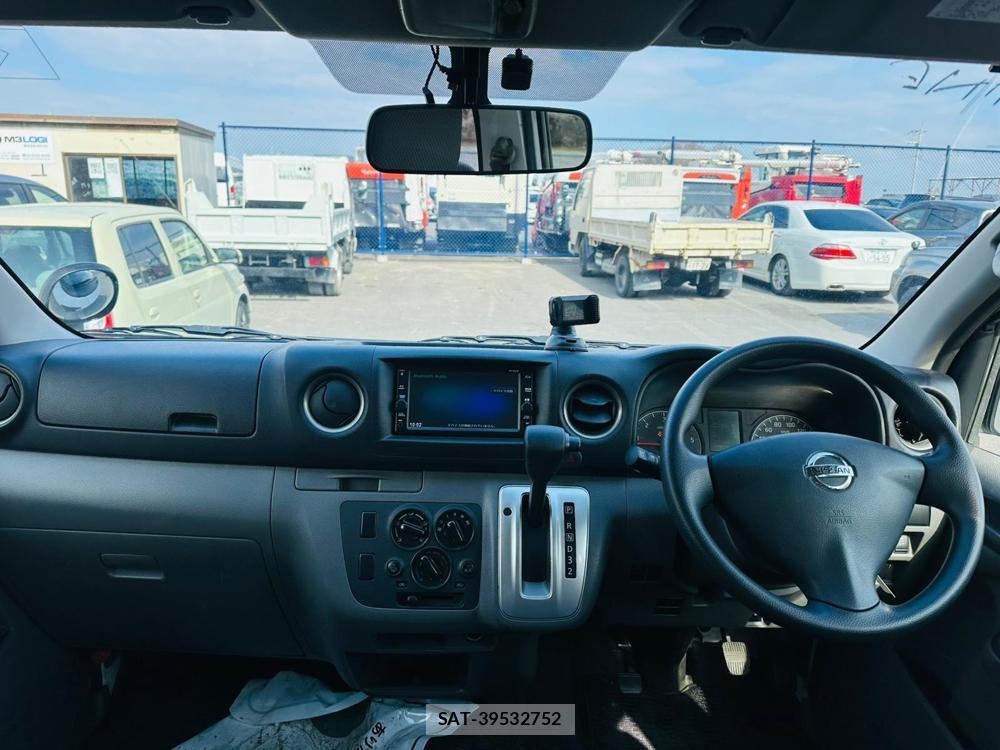 Nissan NV350 Caravan 2019 3403664-12