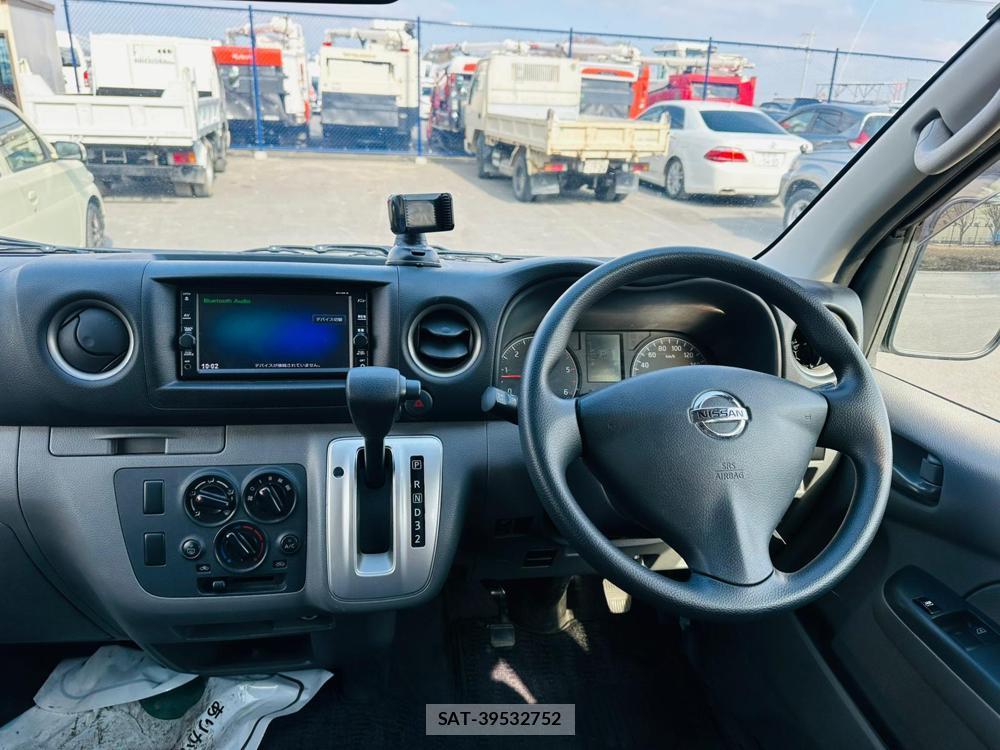 Nissan NV350 Caravan 2019 3403664-13