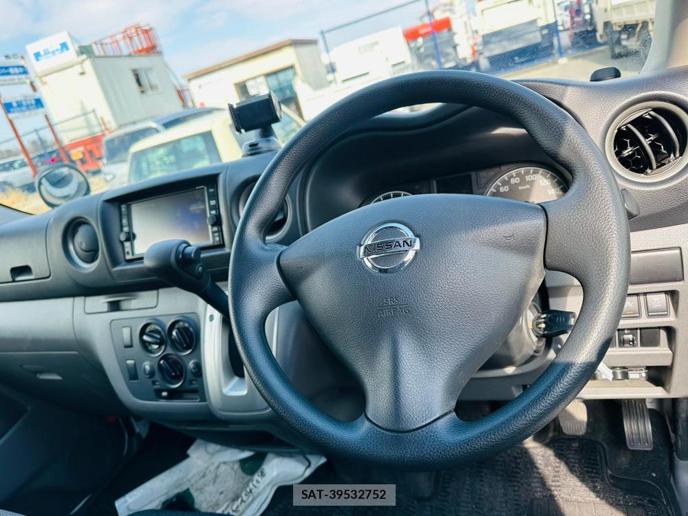 Nissan NV350 Caravan 2019 3403664-14