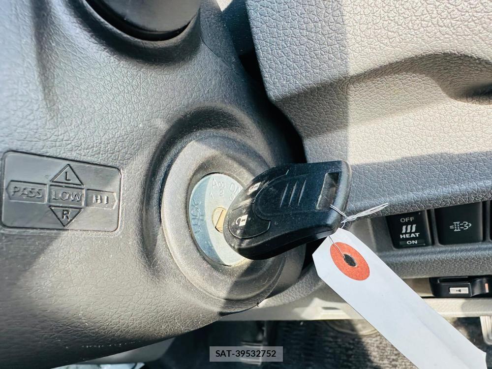 Nissan NV350 Caravan 2019 3403664-16