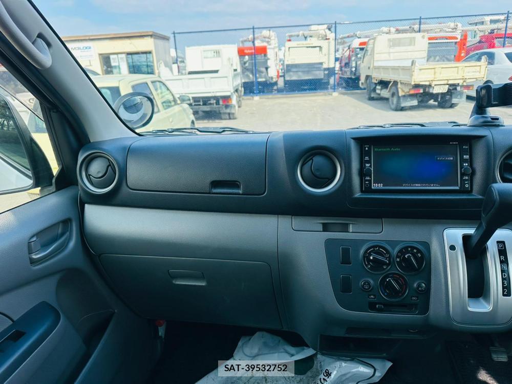 Nissan NV350 Caravan 2019 3403664-17