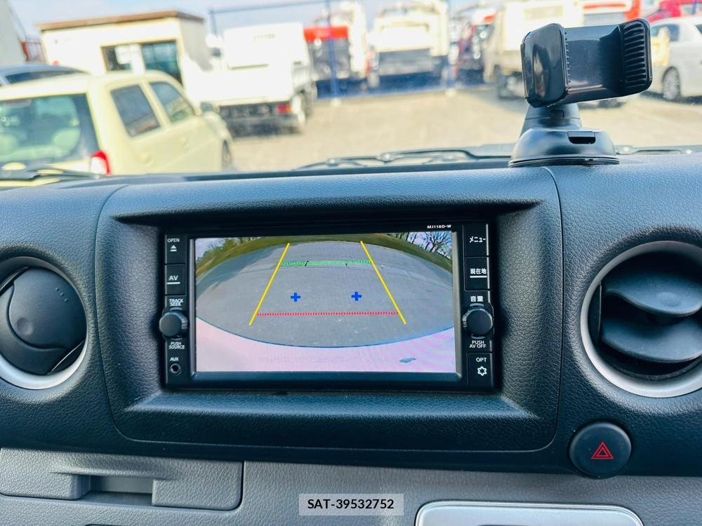 Nissan NV350 Caravan 2019 3403664-18
