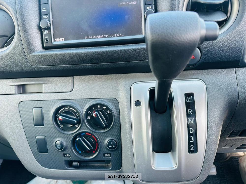 Nissan NV350 Caravan 2019 3403664-19