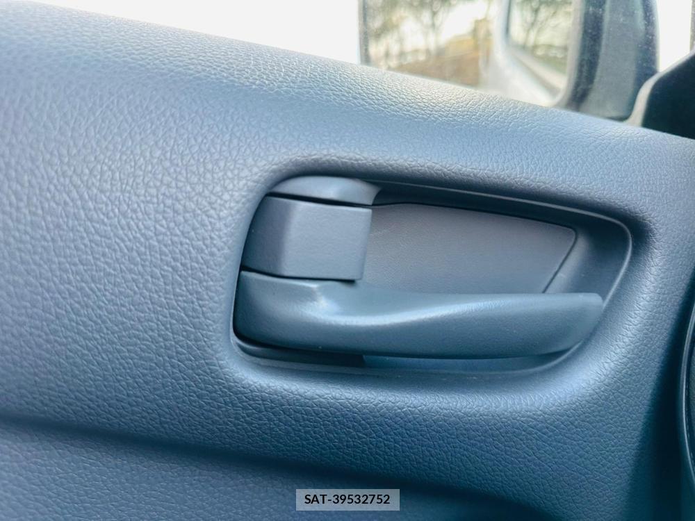 Nissan NV350 Caravan 2019 3403664-22