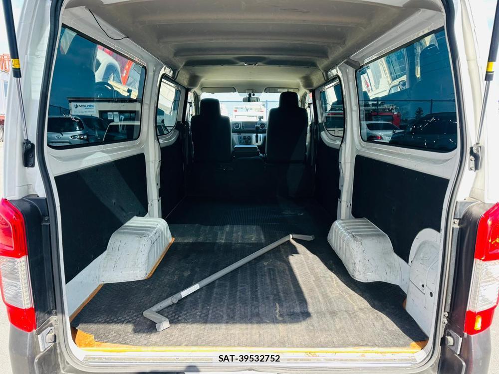 Nissan NV350 Caravan 2019 3403664-25