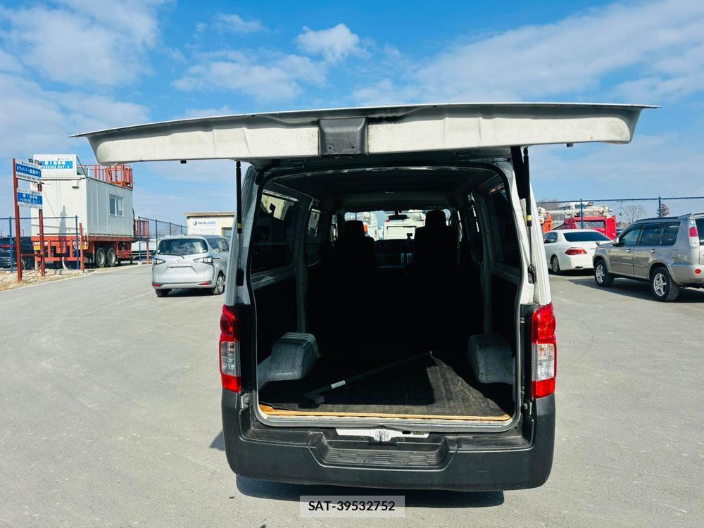 Nissan NV350 Caravan 2019 3403664-26