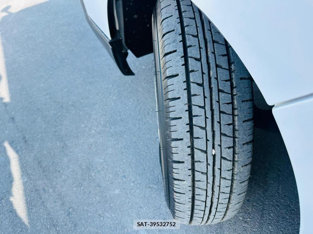 Nissan NV350 Caravan 2019 3403664-32