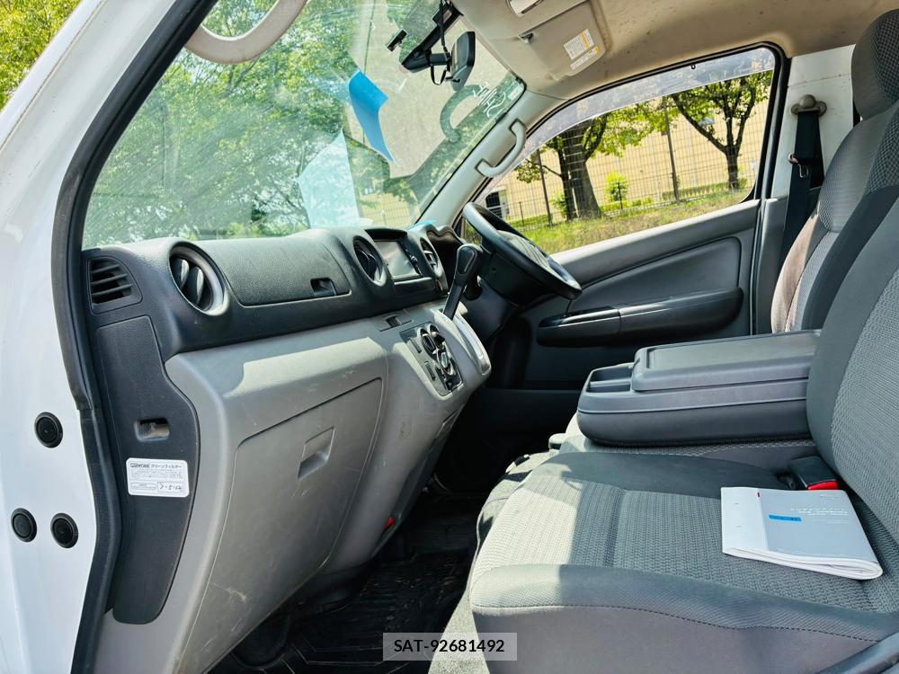 Nissan NV350 Caravan 2020-06 7940554-10