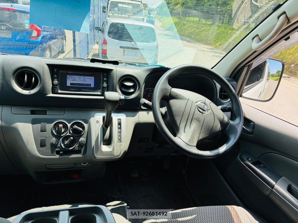 Nissan NV350 Caravan 2020-06 7940554-13