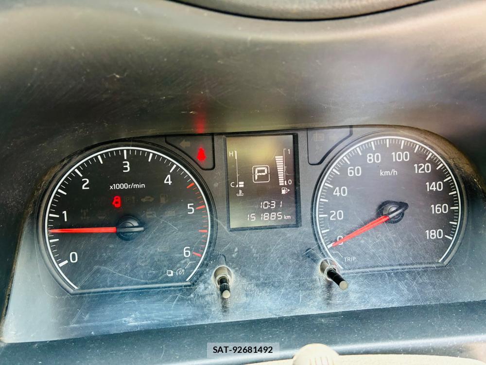 Nissan NV350 Caravan 2020-06 7940554-14