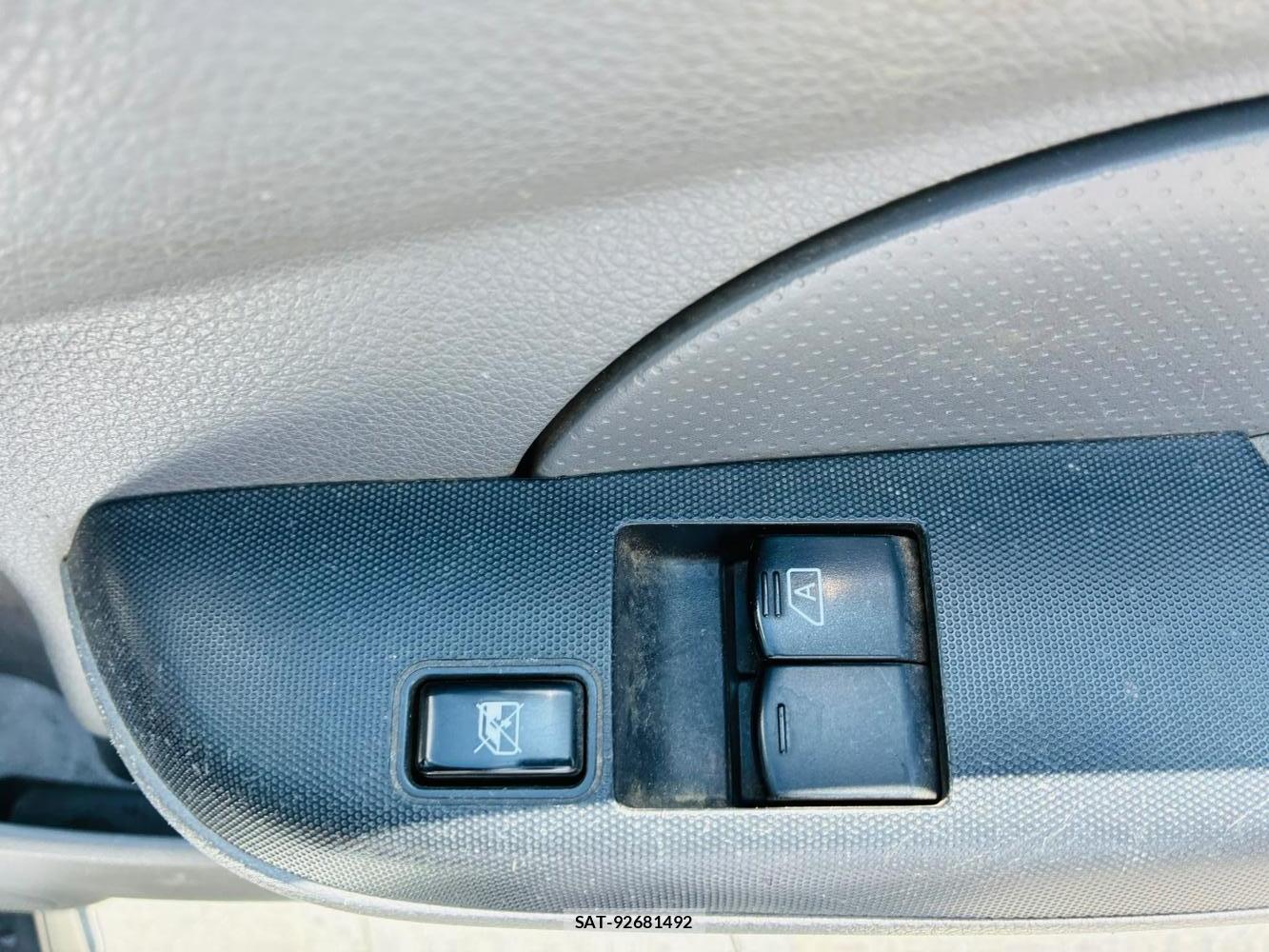 Nissan NV350 Caravan 2020-06 7940554-19