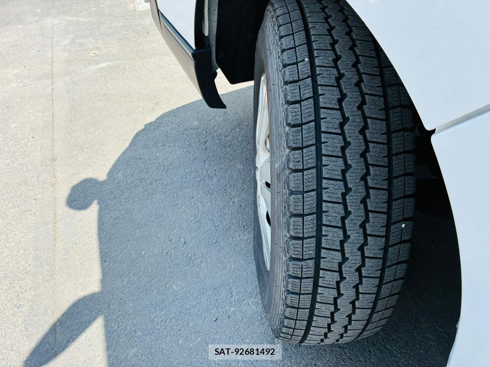 Nissan NV350 Caravan 2020-06 7940554-29