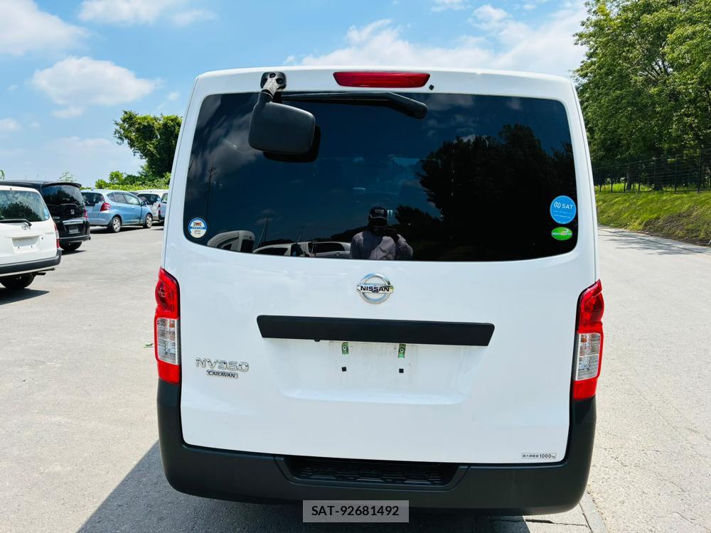 Nissan NV350 Caravan 2020-06 7940554-3