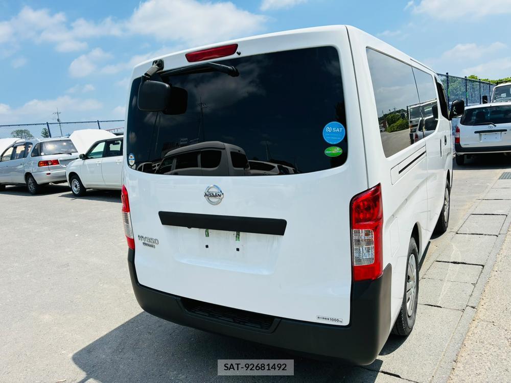 Nissan NV350 Caravan 2020-06 7940554-4