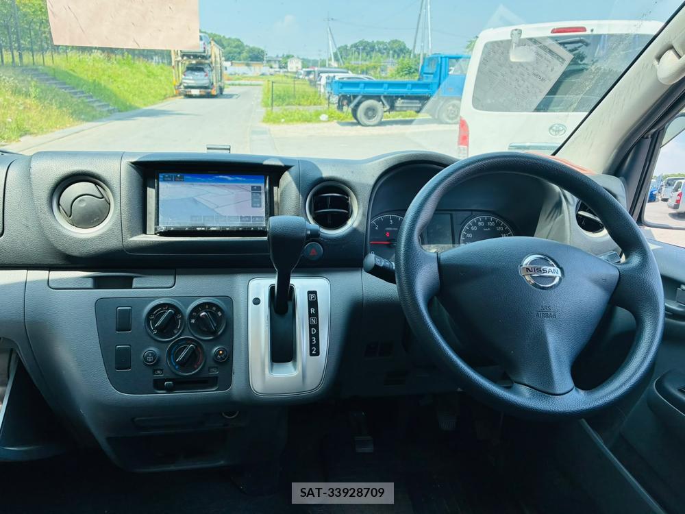 Nissan NV350 Caravan 2020-06 8118827-13