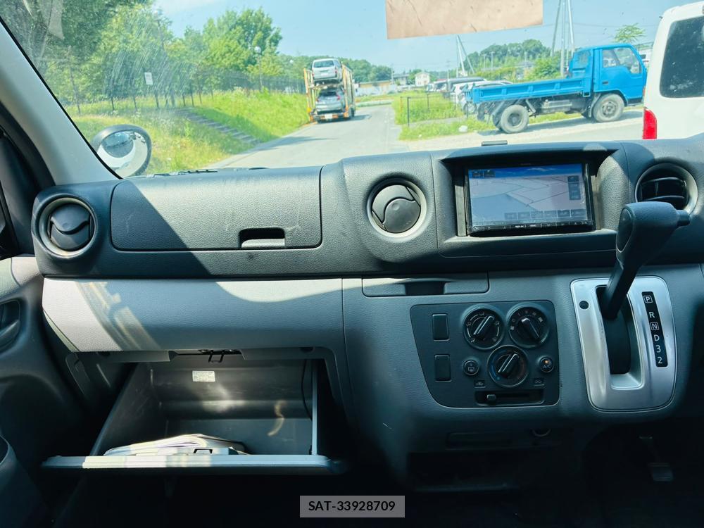Nissan NV350 Caravan 2020-06 8118827-17