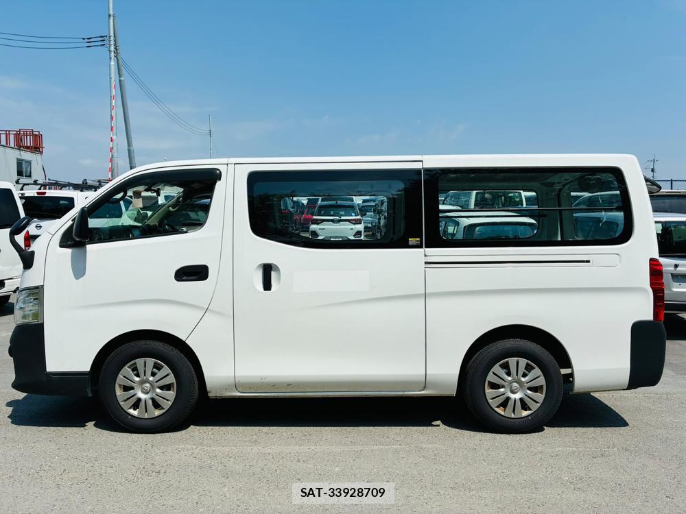 Nissan NV350 Caravan 2020-06 8118827-1