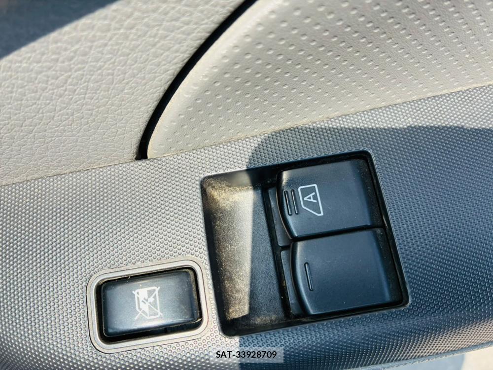 Nissan NV350 Caravan 2020-06 8118827-21