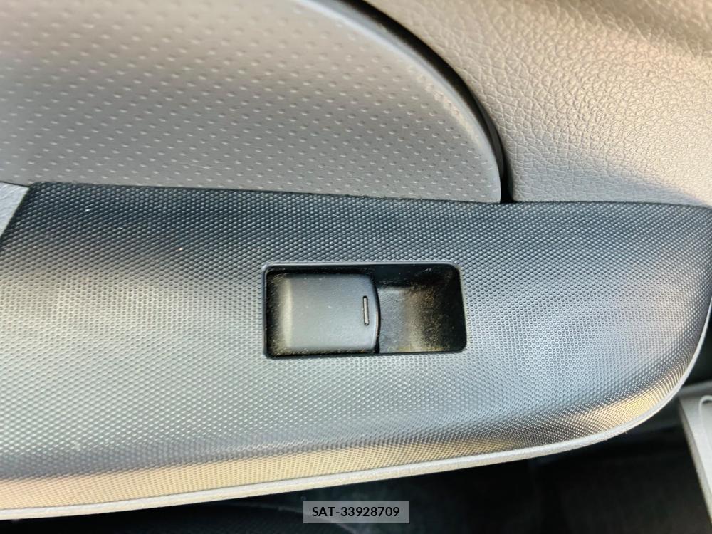 Nissan NV350 Caravan 2020-06 8118827-23