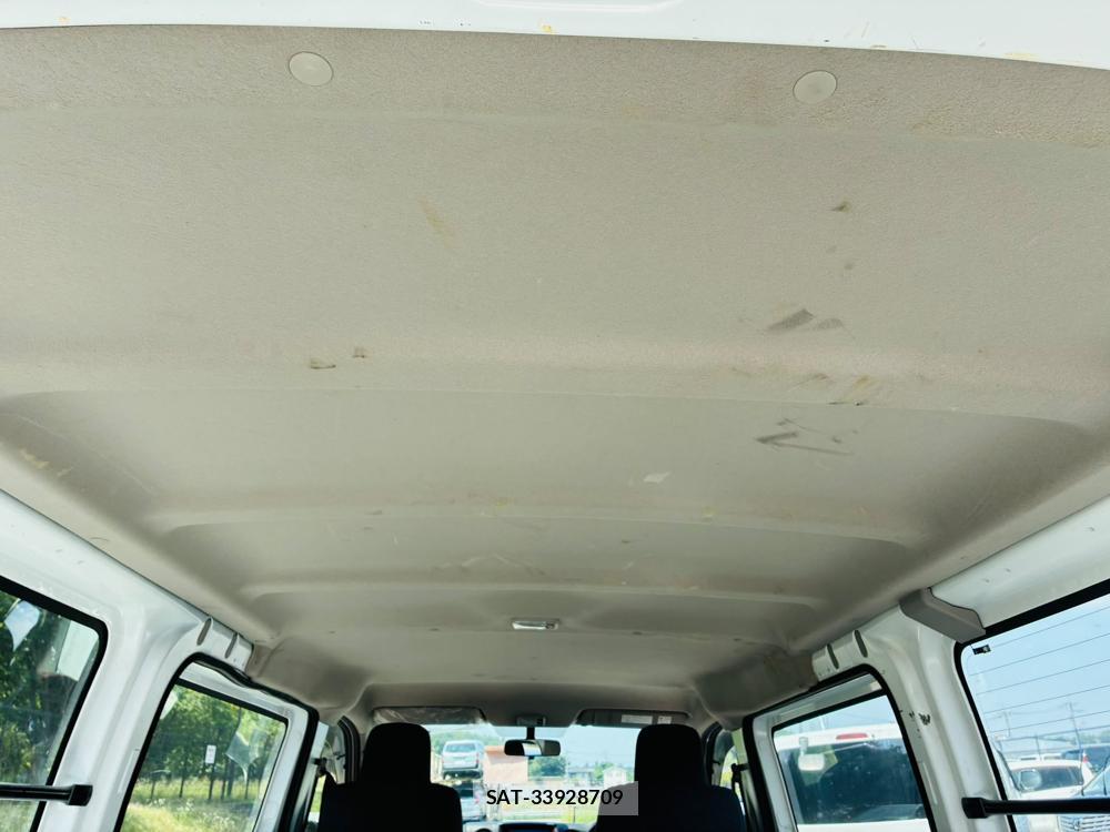 Nissan NV350 Caravan 2020-06 8118827-24