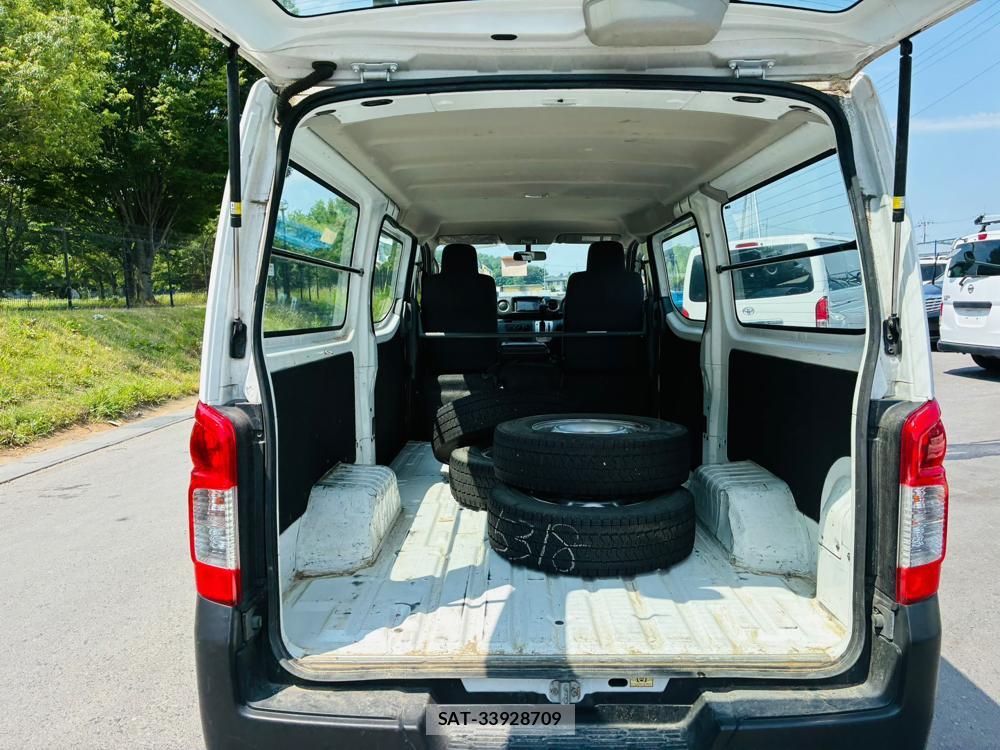 Nissan NV350 Caravan 2020-06 8118827-25