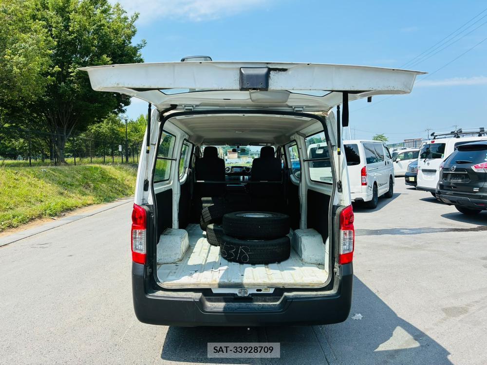 Nissan NV350 Caravan 2020-06 8118827-26
