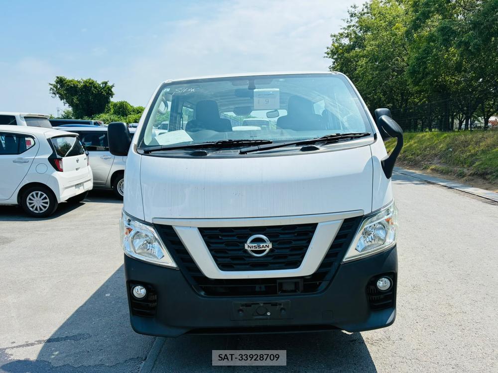 Nissan NV350 Caravan 2020-06 8118827-7