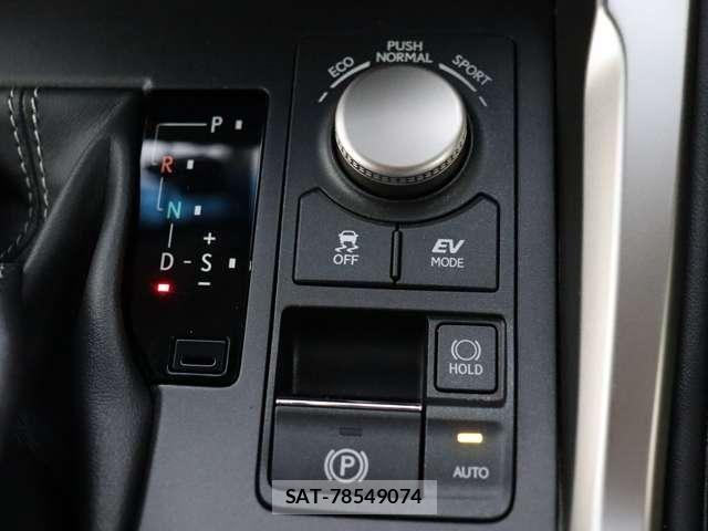 Lexus NX 2017-03 8881438-12